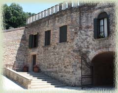 Outside Lispida's Gli Ulivi Apartment